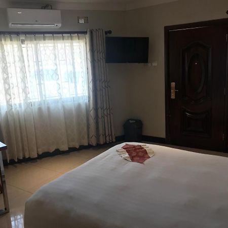 Northern Rock Hotel Mpika Kültér fotó