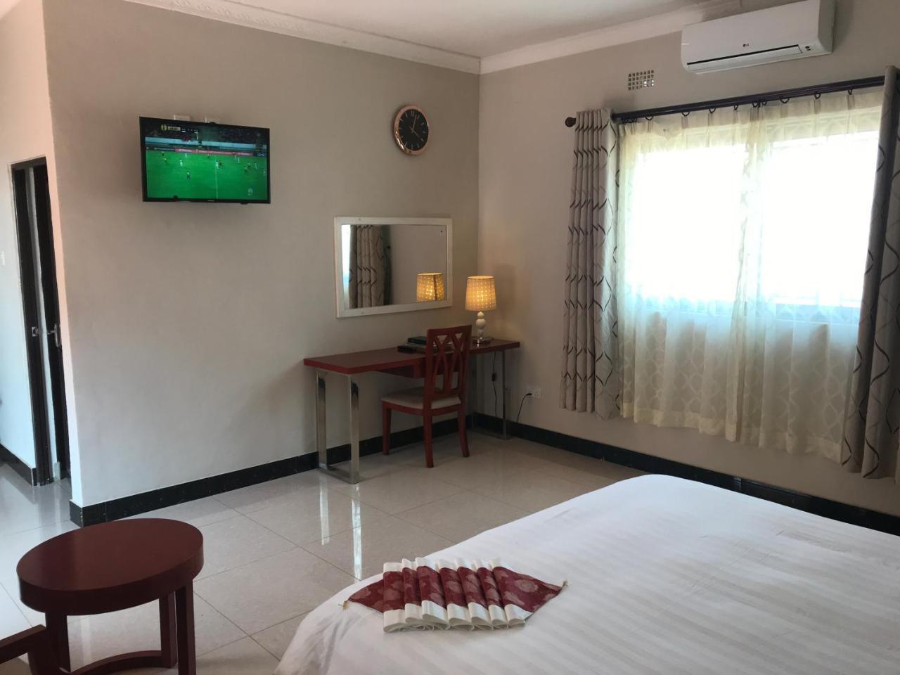 Northern Rock Hotel Mpika Kültér fotó