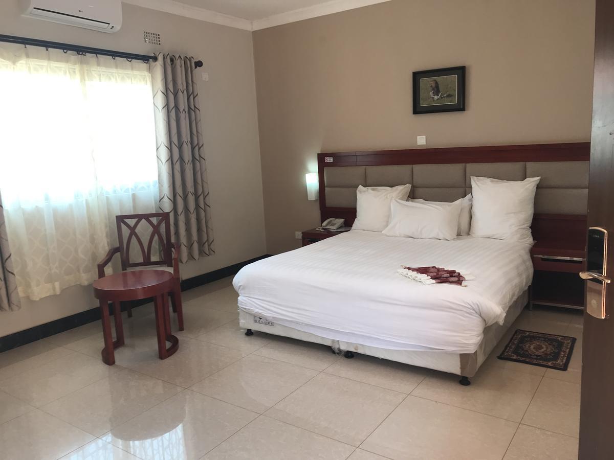 Northern Rock Hotel Mpika Kültér fotó